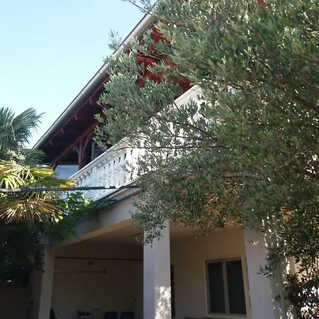 Juras 1 Apartment